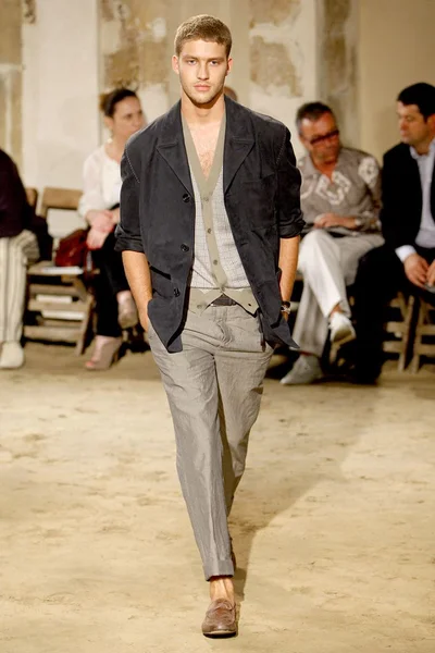 Look 8